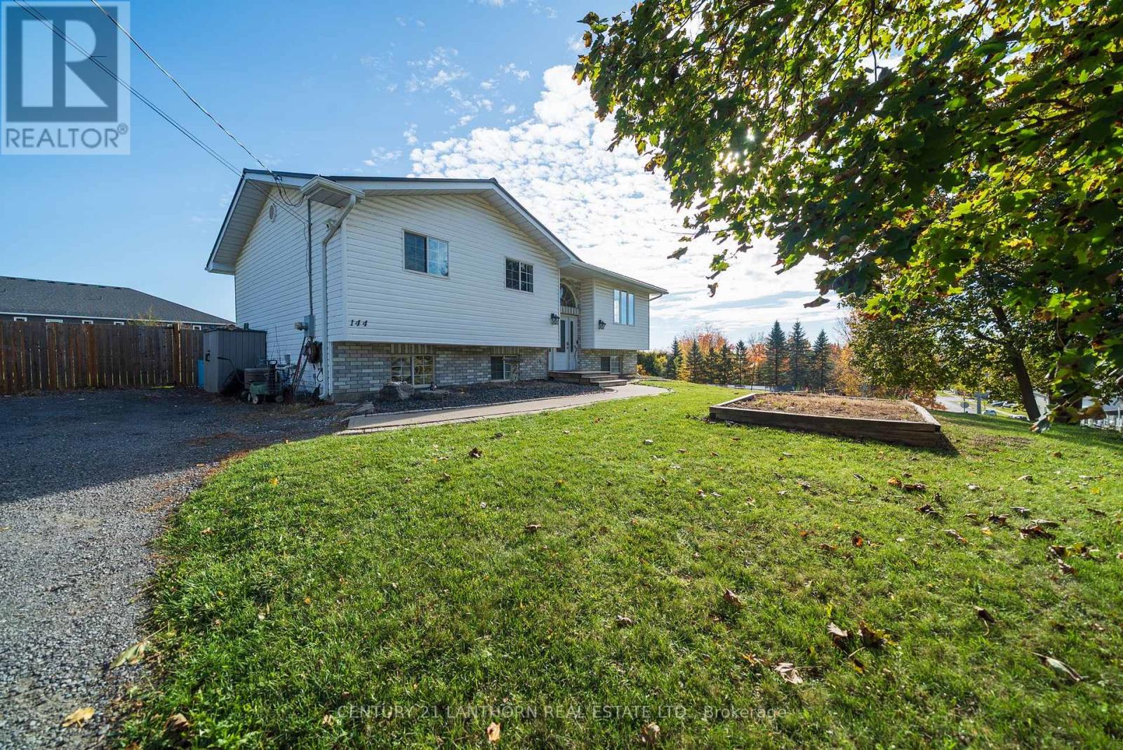 144 Centre Street, Deseronto, Ontario K0K 1X0 - Photo 2 - X12504332