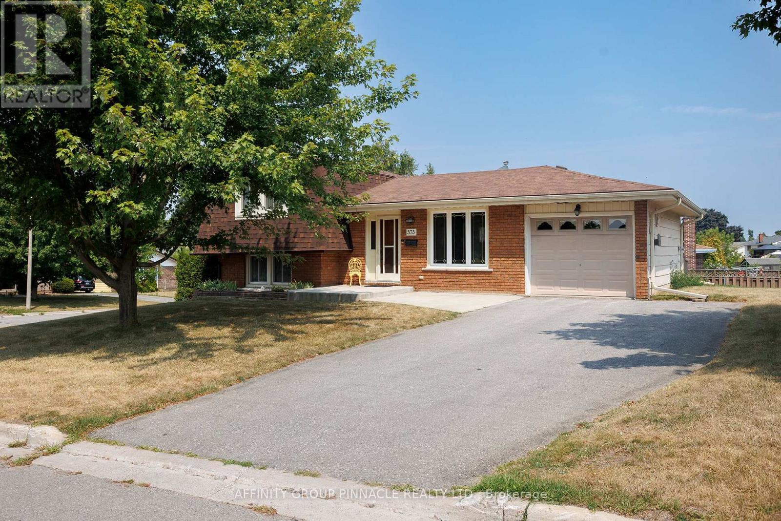 573 SAUGEEN CRESCENT, Peterborough South, Ontario