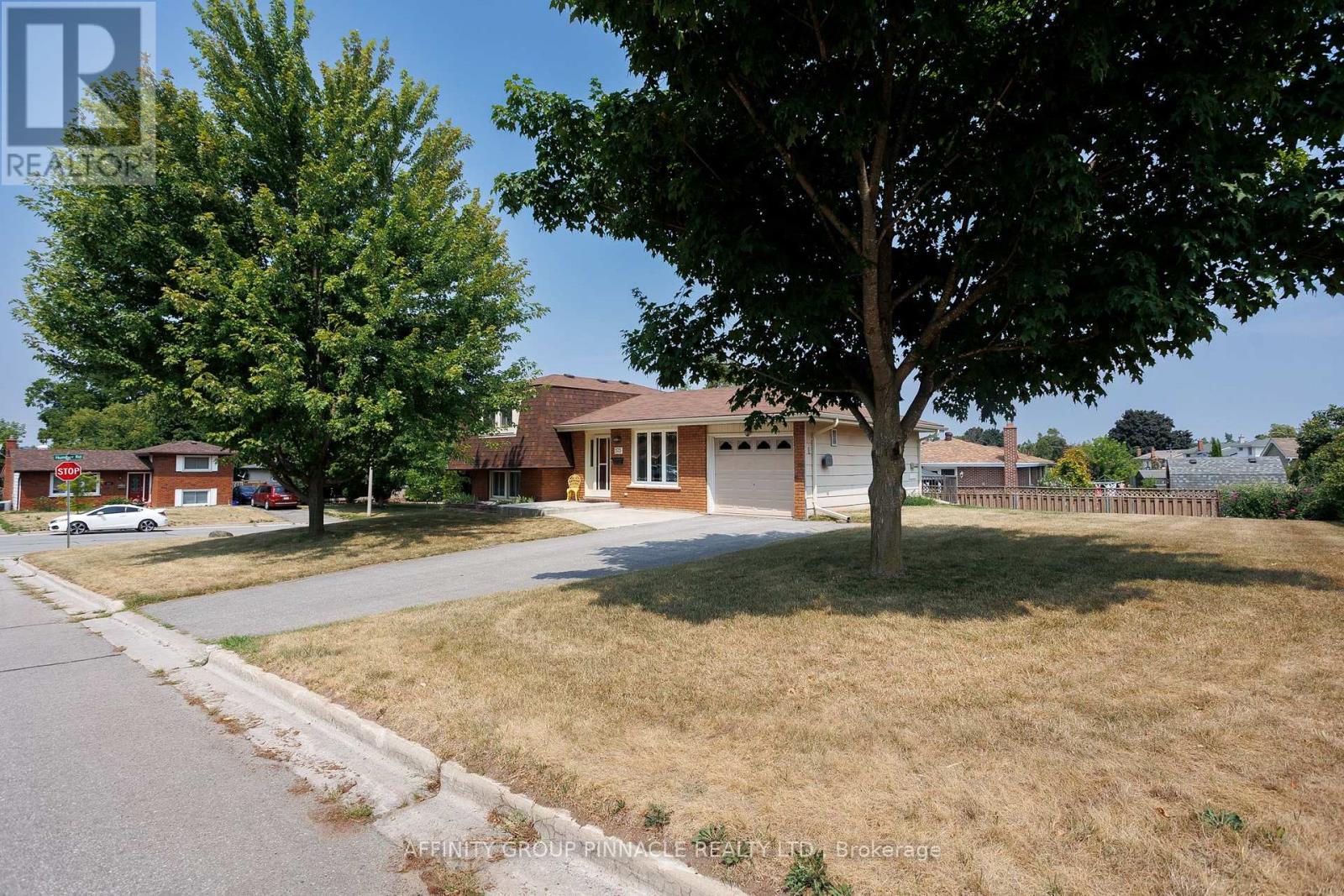 573 Saugeen Crescent, Peterborough South, Ontario  K9J 1J9 - Photo 3 - X12504392