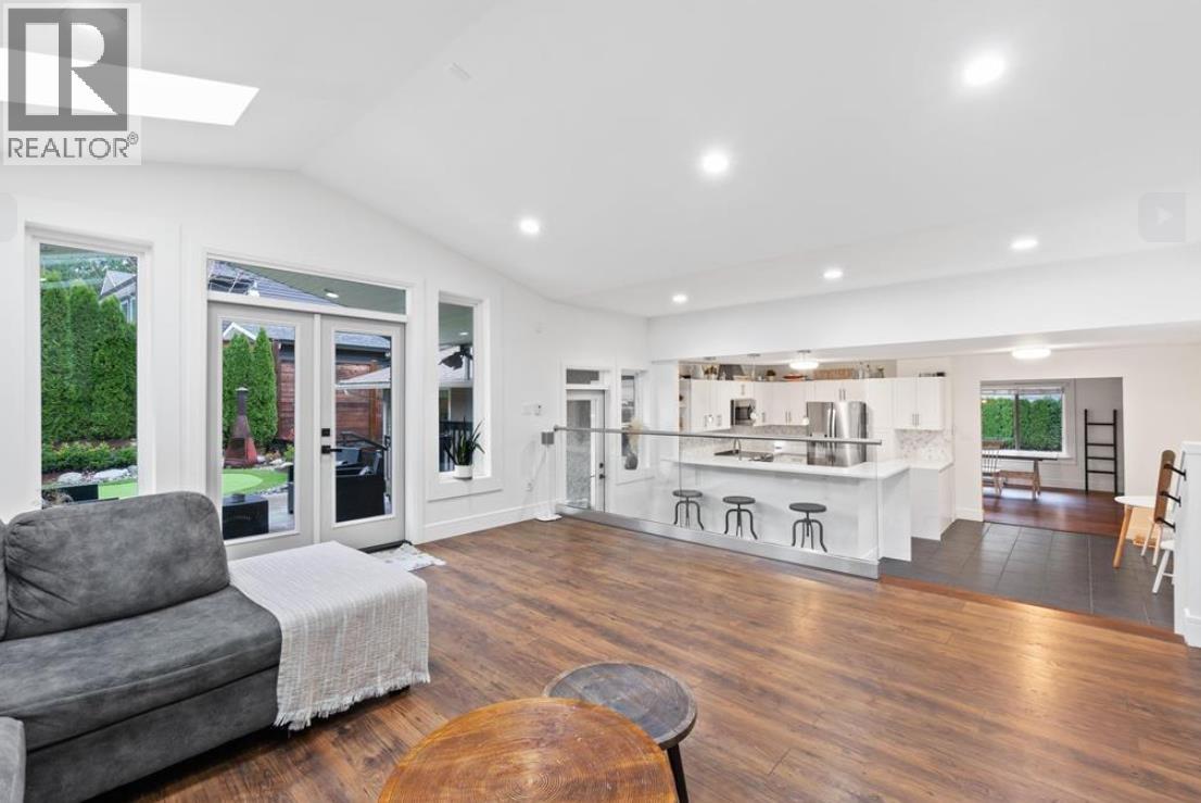 24055 Fern Crescent, Maple Ridge, British Columbia  V4R 2S1 - Photo 3 - R3057254