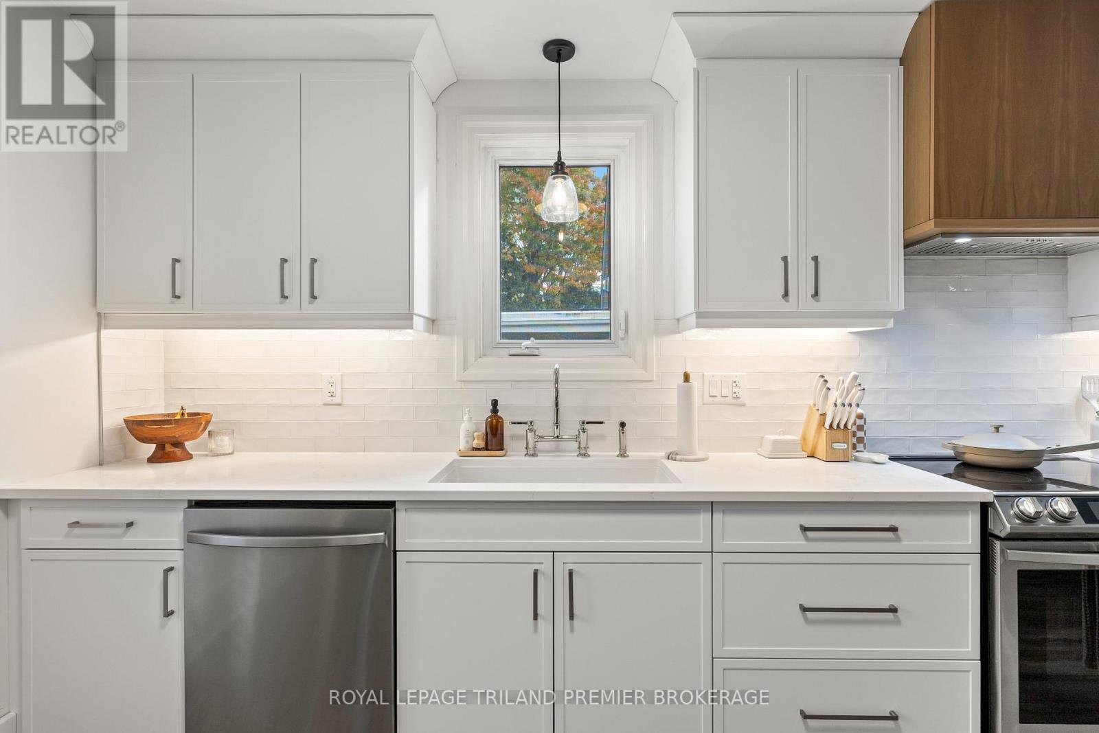 22 Briscoe Street E, London South, Ontario  N6C 1W9 - Photo 14 - X12504292