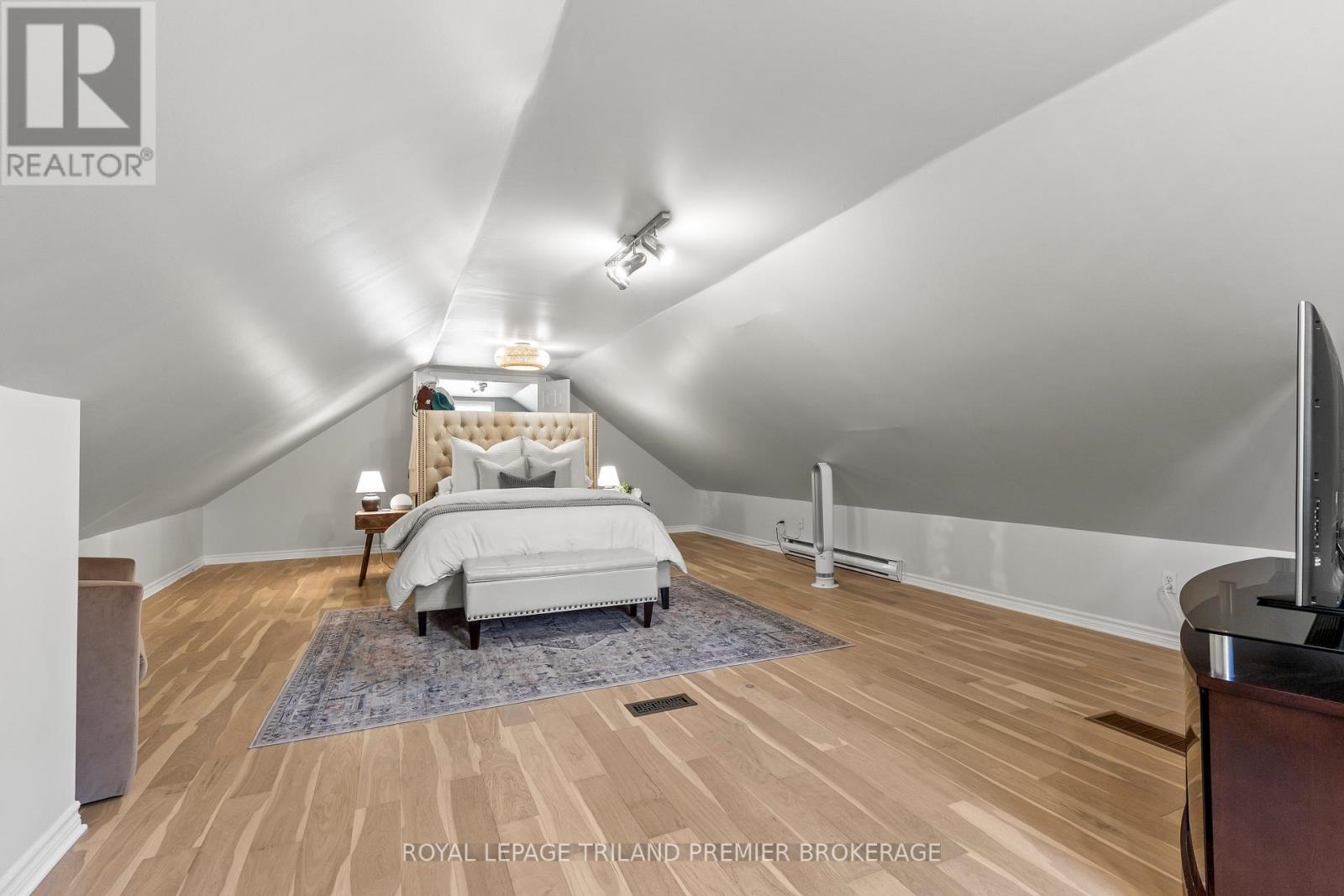 22 Briscoe Street E, London South, Ontario  N6C 1W9 - Photo 19 - X12504292