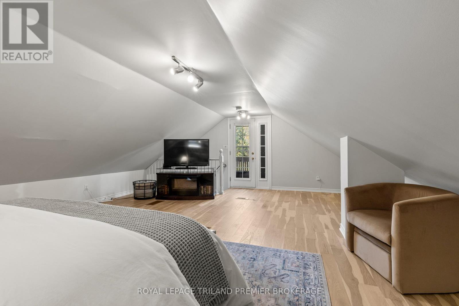 22 Briscoe Street E, London South, Ontario  N6C 1W9 - Photo 20 - X12504292