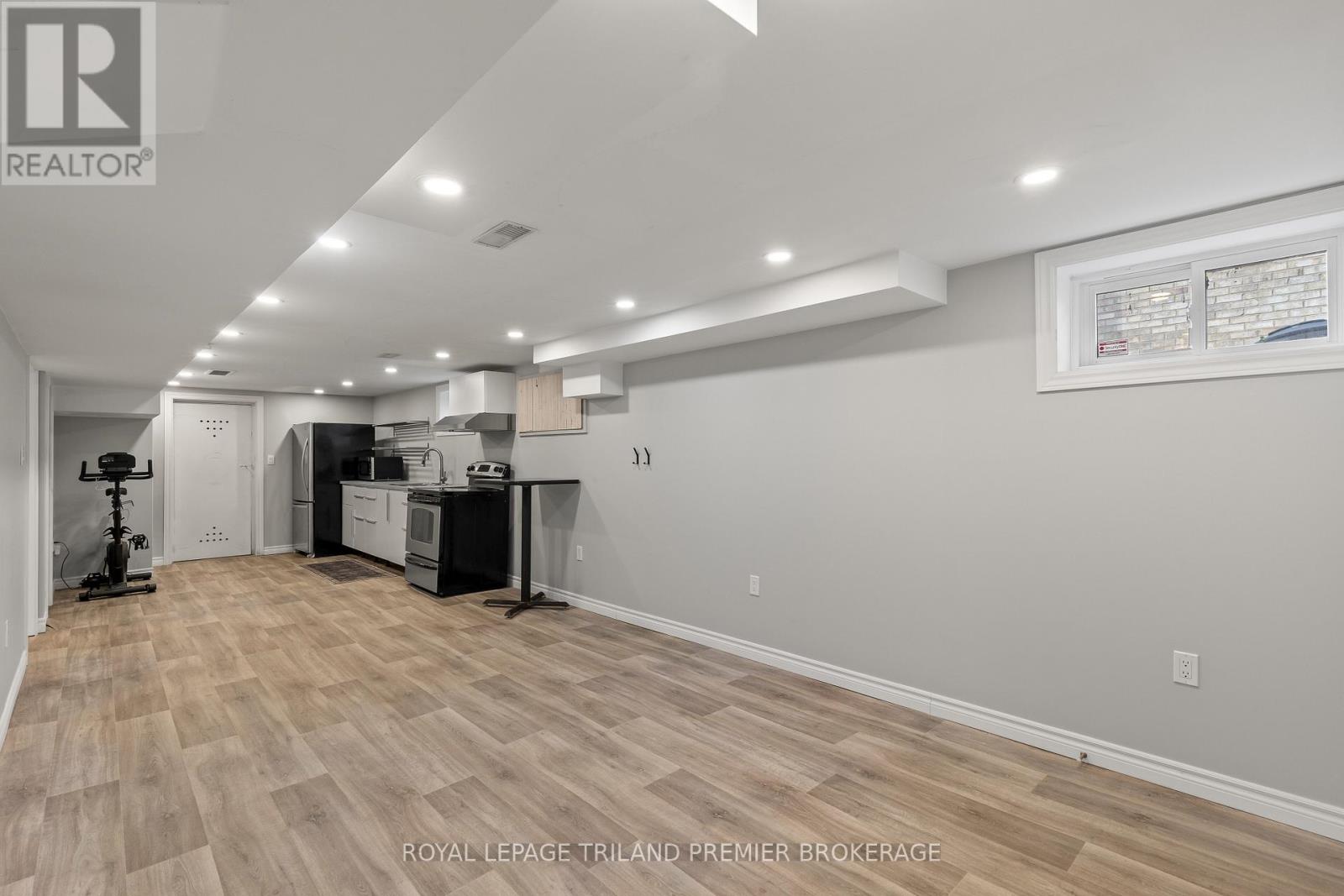 22 Briscoe Street E, London South, Ontario  N6C 1W9 - Photo 28 - X12504292