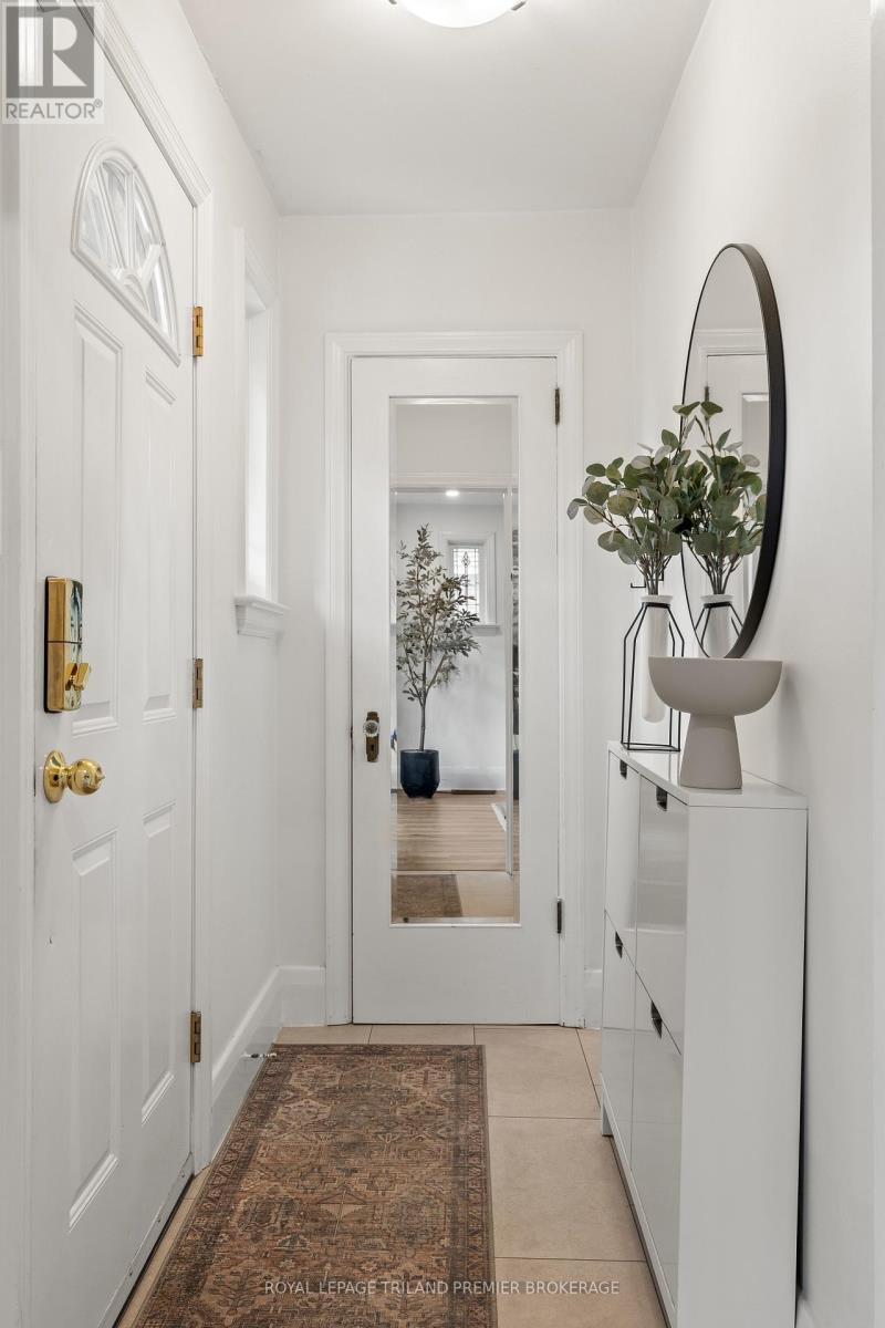 22 Briscoe Street E, London South, Ontario  N6C 1W9 - Photo 3 - X12504292