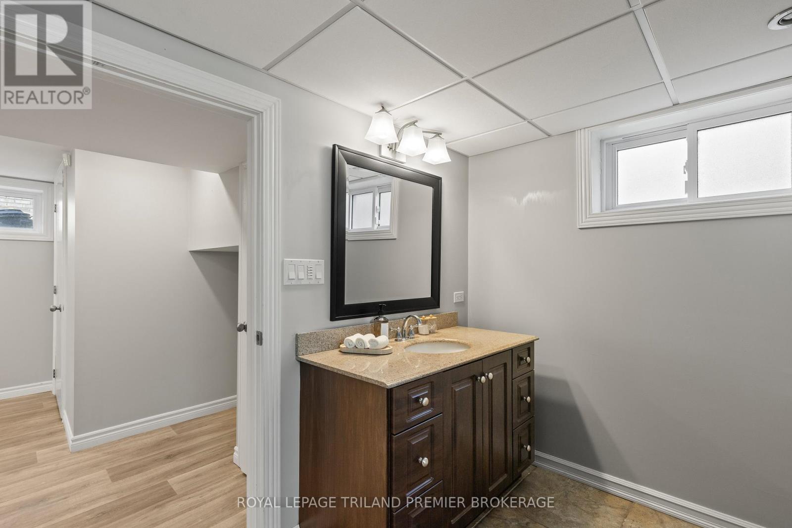 22 Briscoe Street E, London South, Ontario  N6C 1W9 - Photo 31 - X12504292