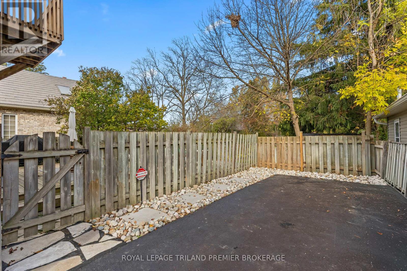 Photo 41 of 42 for 22 Briscoe Street E