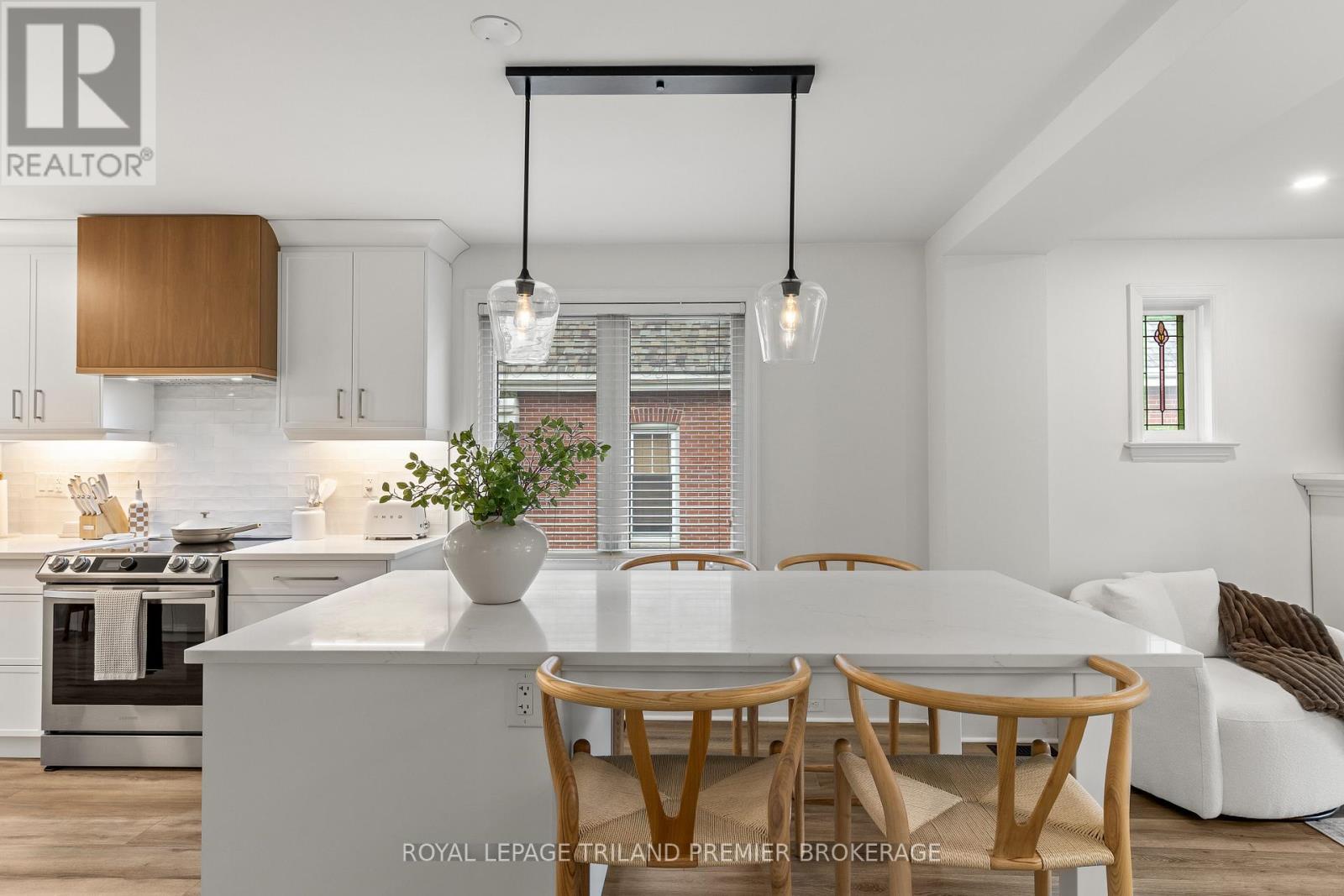 22 Briscoe Street E, London South, Ontario  N6C 1W9 - Photo 9 - X12504292