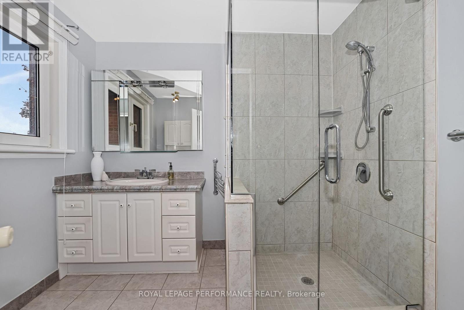 46 Otten Drive, Ottawa, Ontario  K2J 1J2 - Photo 18 - X12504256