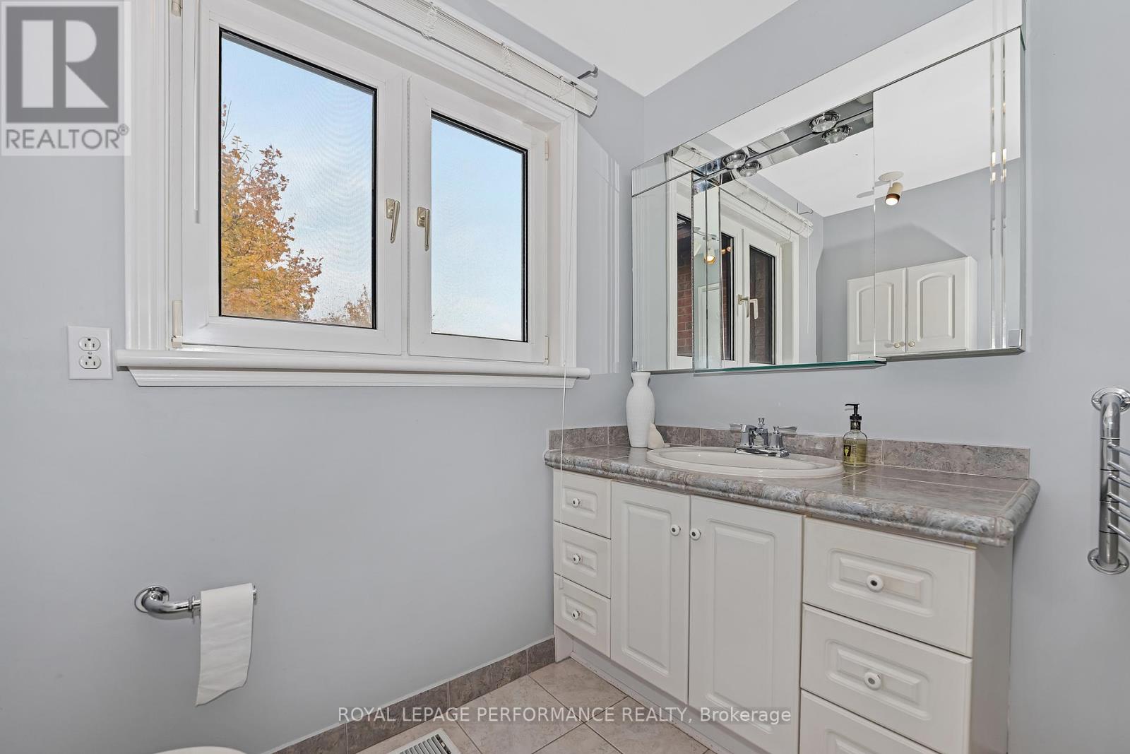 46 Otten Drive, Ottawa, Ontario  K2J 1J2 - Photo 19 - X12504256