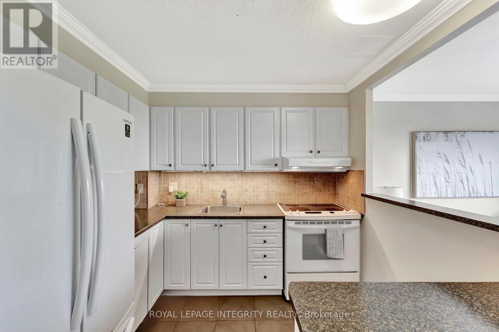 504 - 20 Chesterton Drive, Ottawa, Ontario  K2E 6Z7 - Photo 11 - X12504270