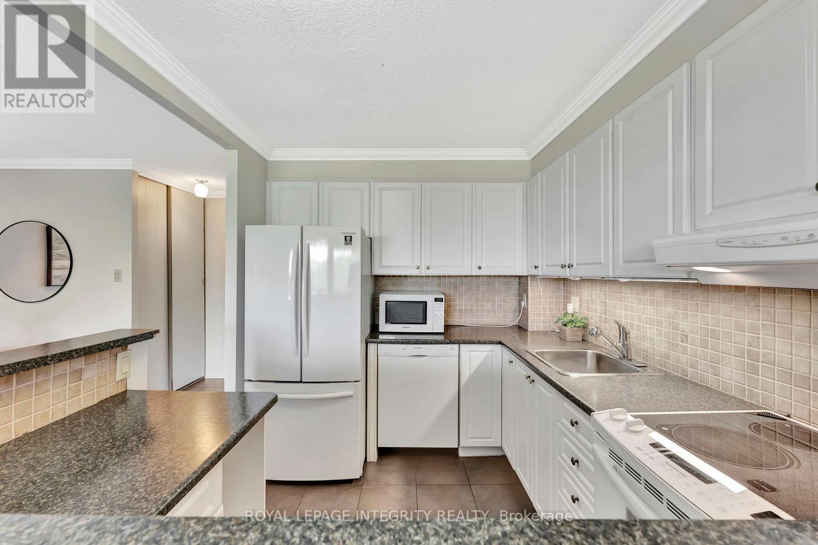 504 - 20 Chesterton Drive, Ottawa, Ontario  K2E 6Z7 - Photo 12 - X12504270