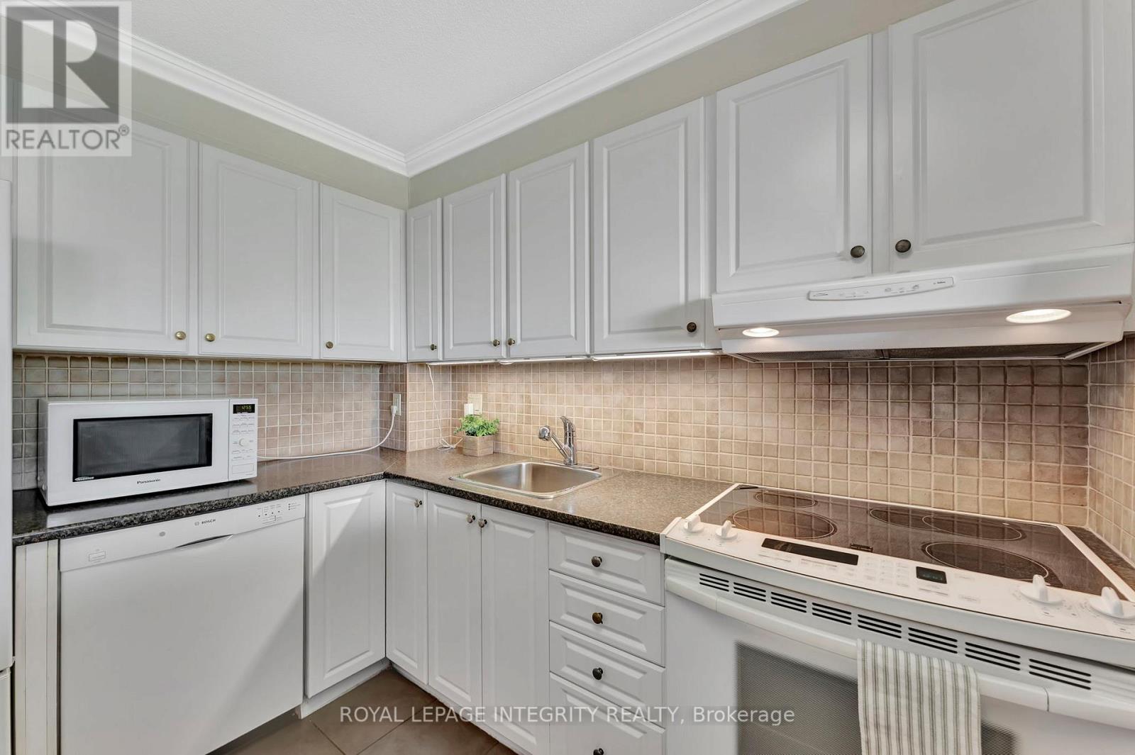 504 - 20 Chesterton Drive, Ottawa, Ontario  K2E 6Z7 - Photo 14 - X12504270