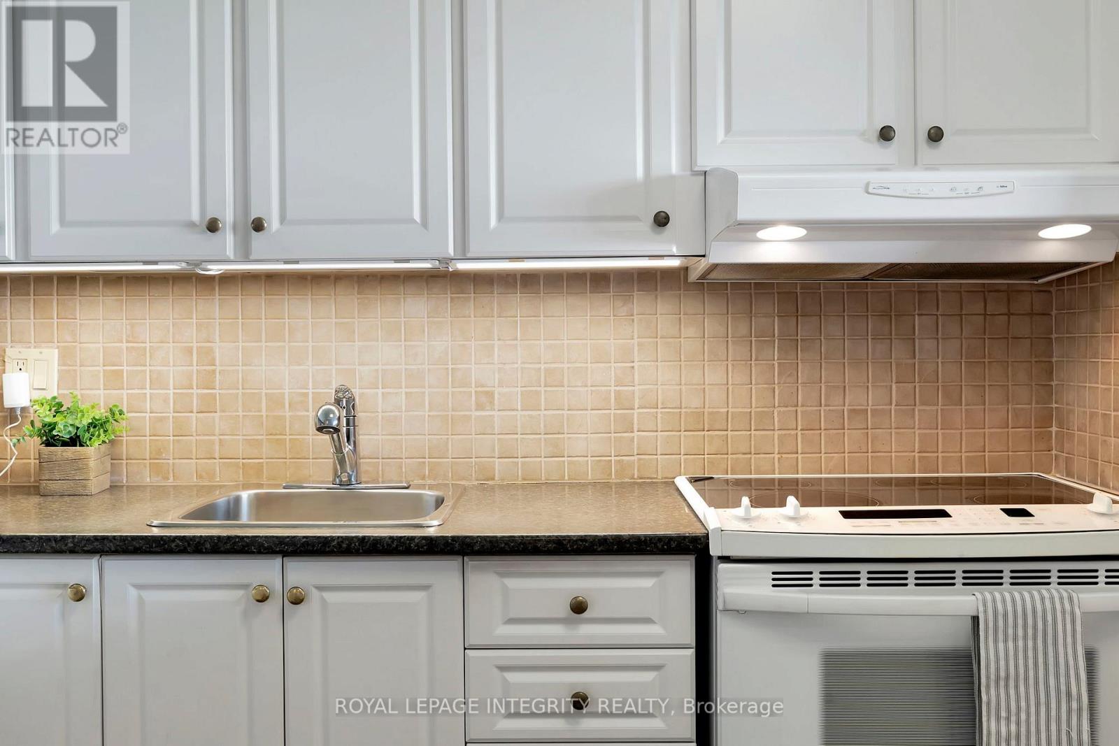 504 - 20 Chesterton Drive, Ottawa, Ontario  K2E 6Z7 - Photo 15 - X12504270