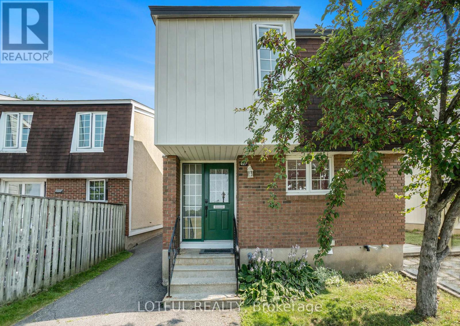 427 Kintyre Private, Ottawa, Ontario  K2C 3M9 - Photo 3 - X12504352