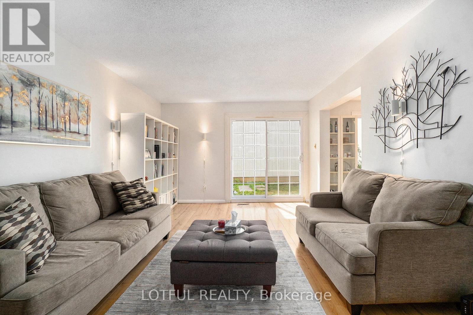 427 Kintyre Private, Ottawa, Ontario  K2C 3M9 - Photo 4 - X12504352