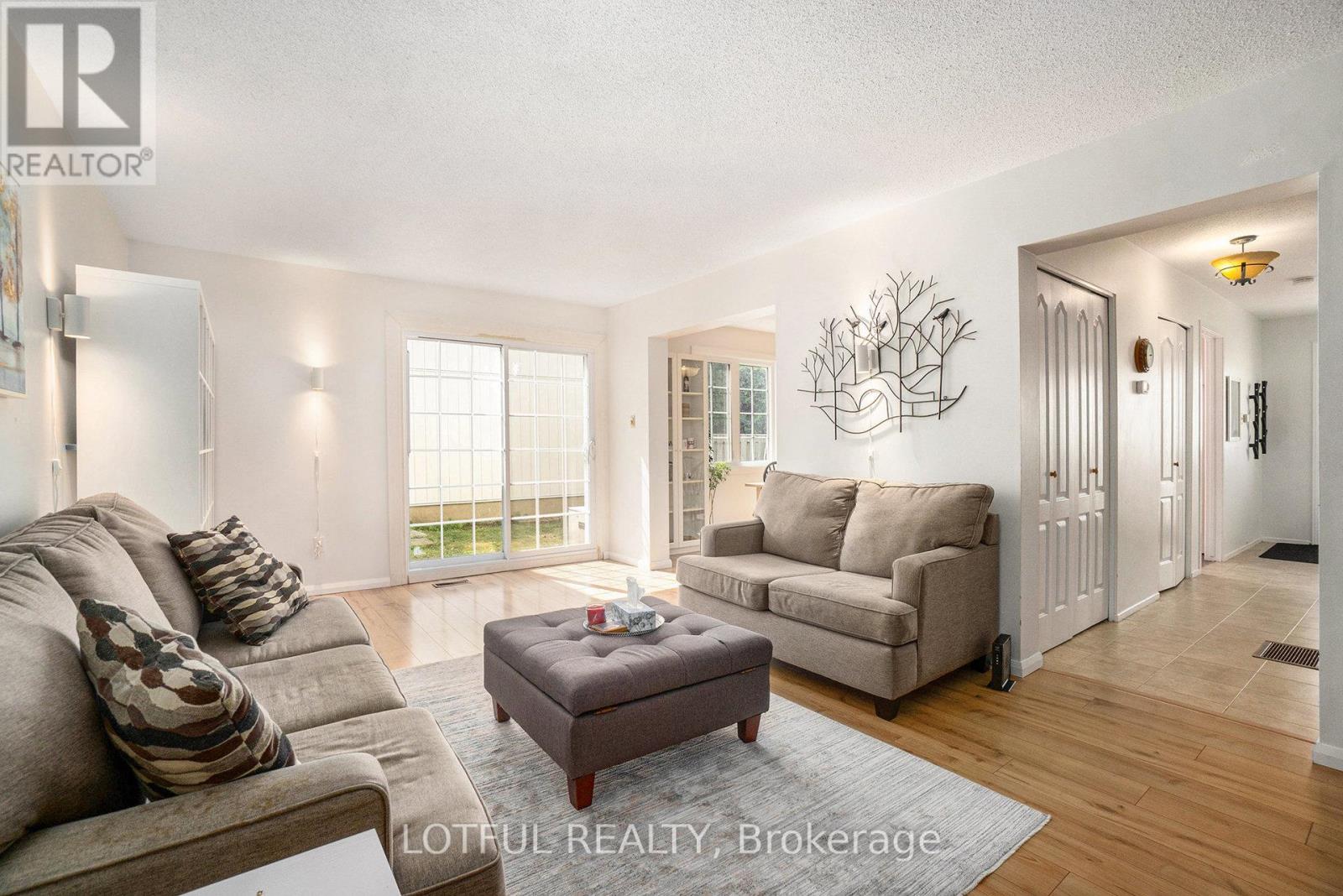 427 Kintyre Private, Ottawa, Ontario  K2C 3M9 - Photo 5 - X12504352