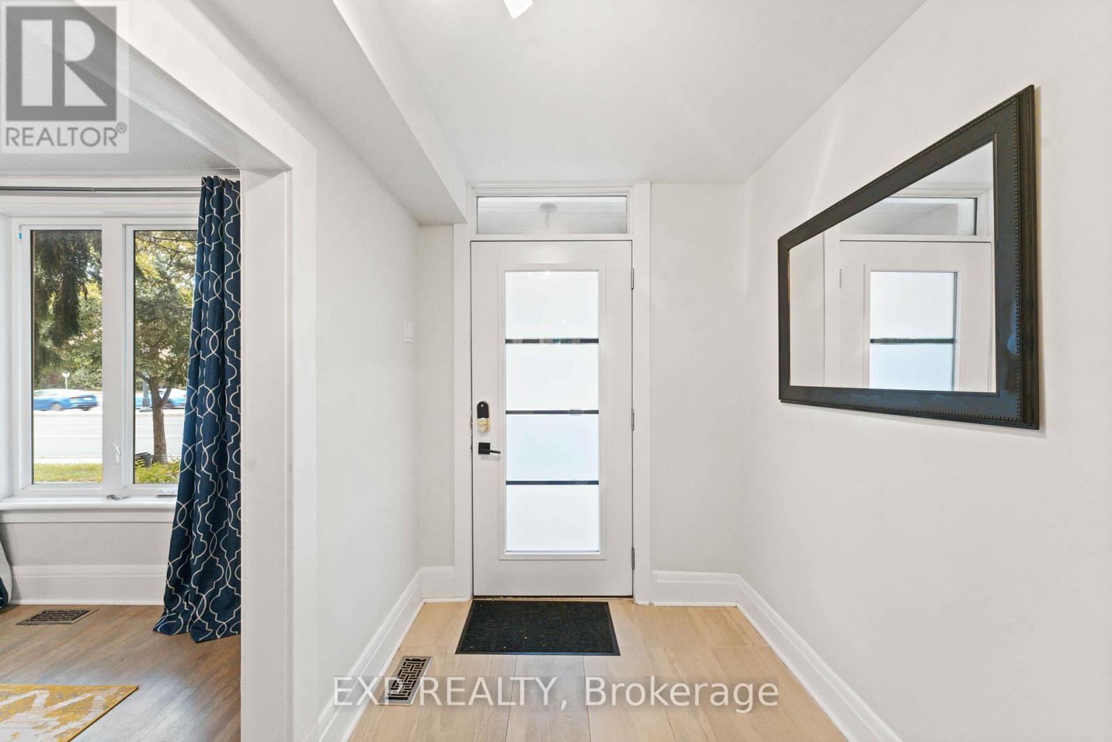 162 King Edward Avenue, Ottawa, Ontario  K1N 7L3 - Photo 2 - X12504418