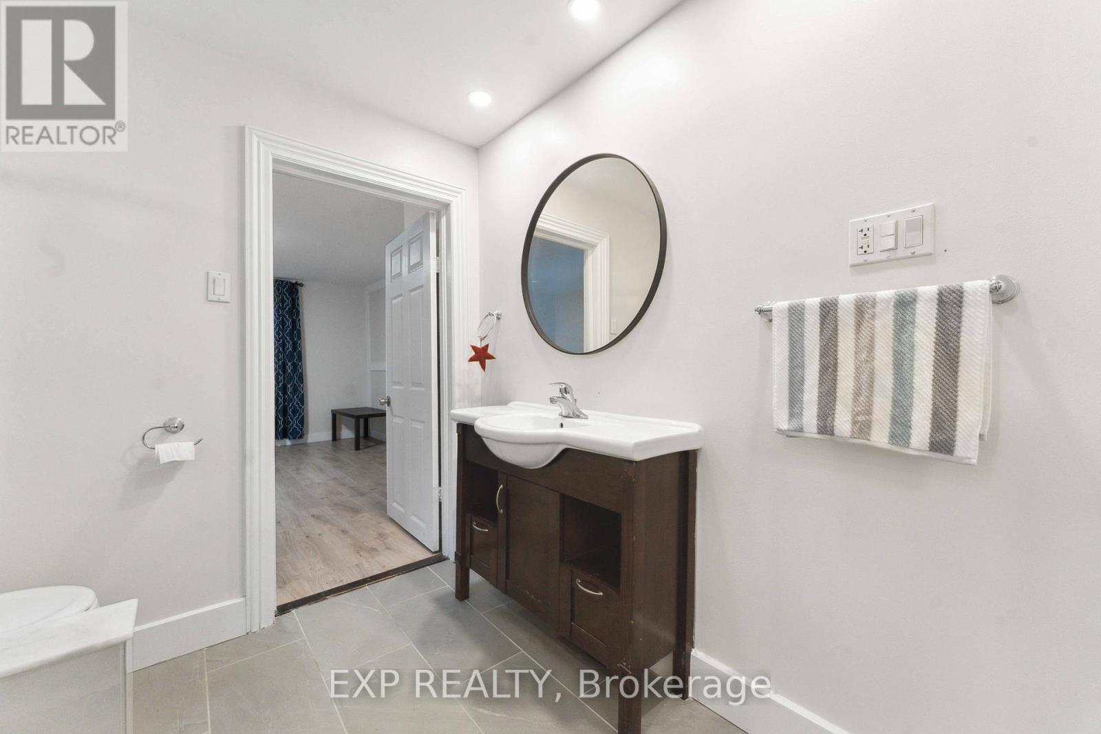 162 King Edward Avenue, Ottawa, Ontario  K1N 7L3 - Photo 7 - X12504418