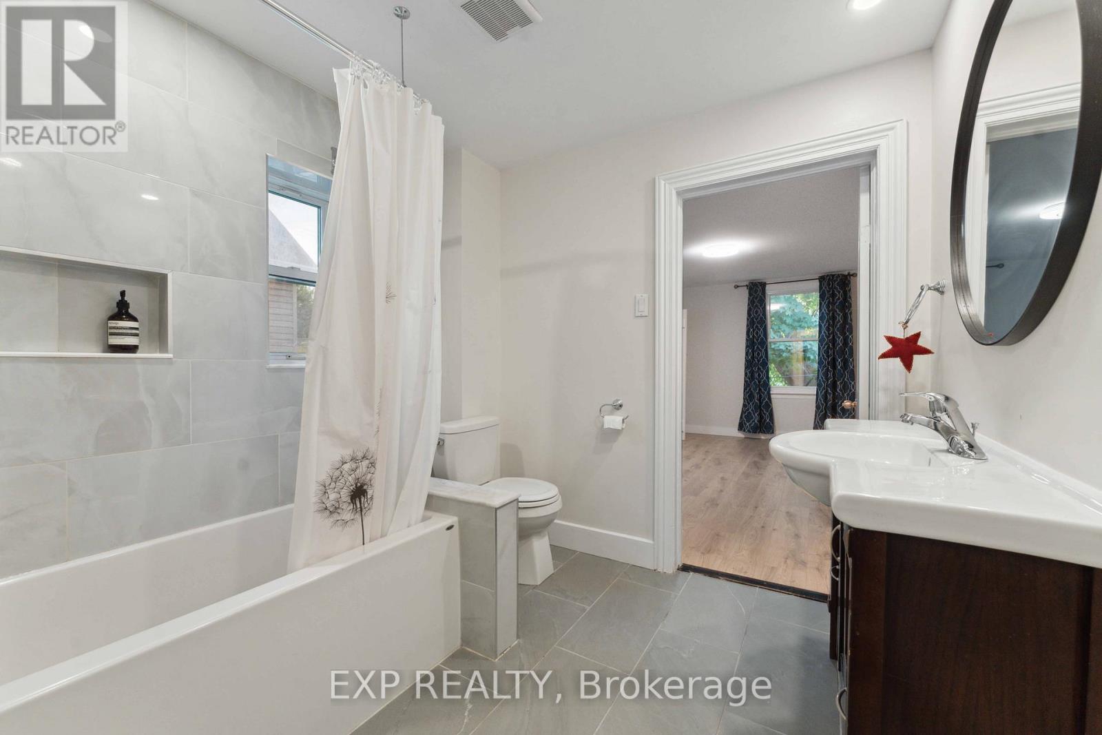 162 King Edward Avenue, Ottawa, Ontario  K1N 7L3 - Photo 8 - X12504418