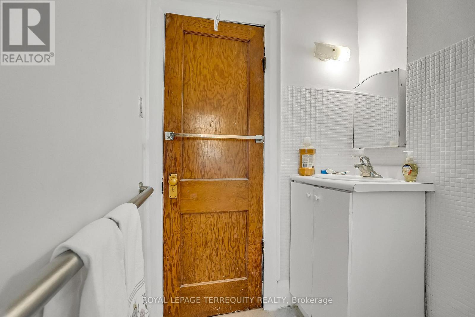 59 Abbott Avenue, Toronto, Ontario  M6P 1H3 - Photo 26 - W12476161