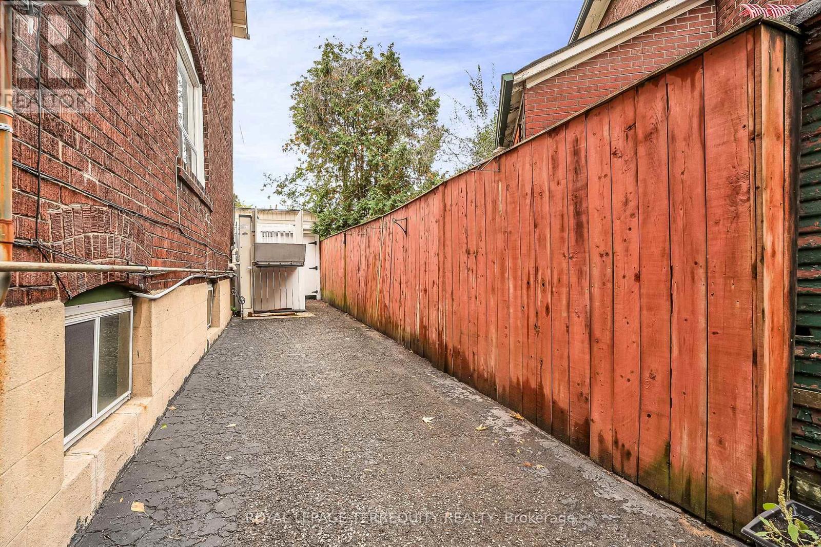 59 Abbott Avenue, Toronto, Ontario  M6P 1H3 - Photo 32 - W12476161