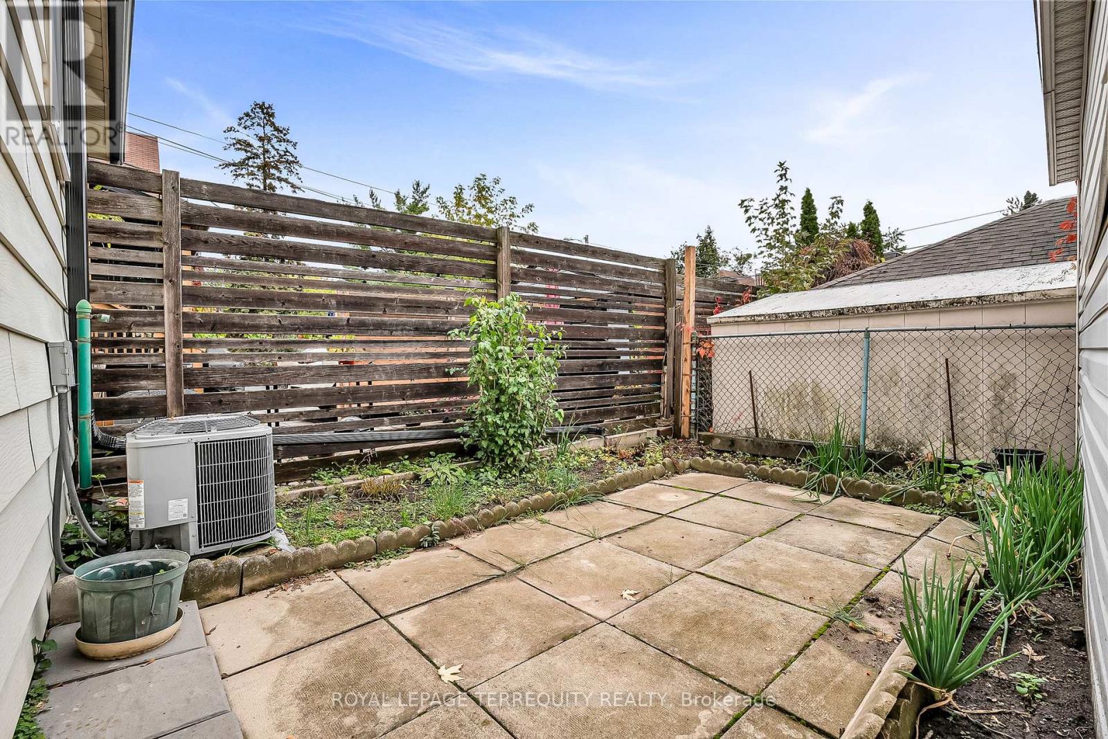 59 Abbott Avenue, Toronto, Ontario  M6P 1H3 - Photo 33 - W12476161