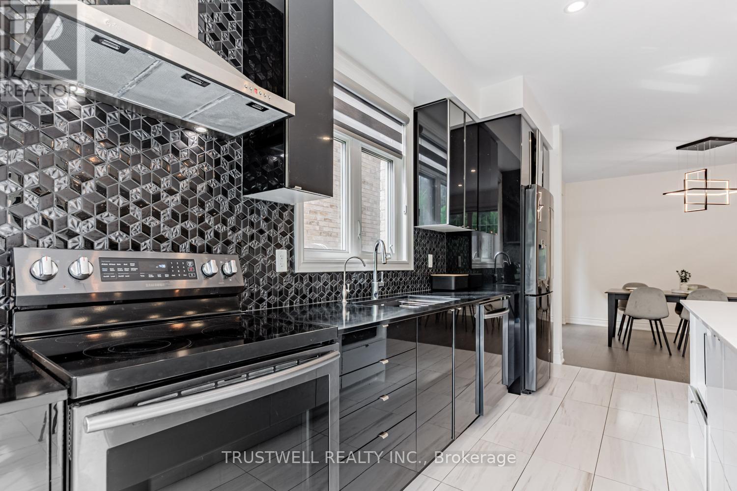 12 Vineyard Drive, Brampton, Ontario  L6Y 2A5 - Photo 13 - W12504118