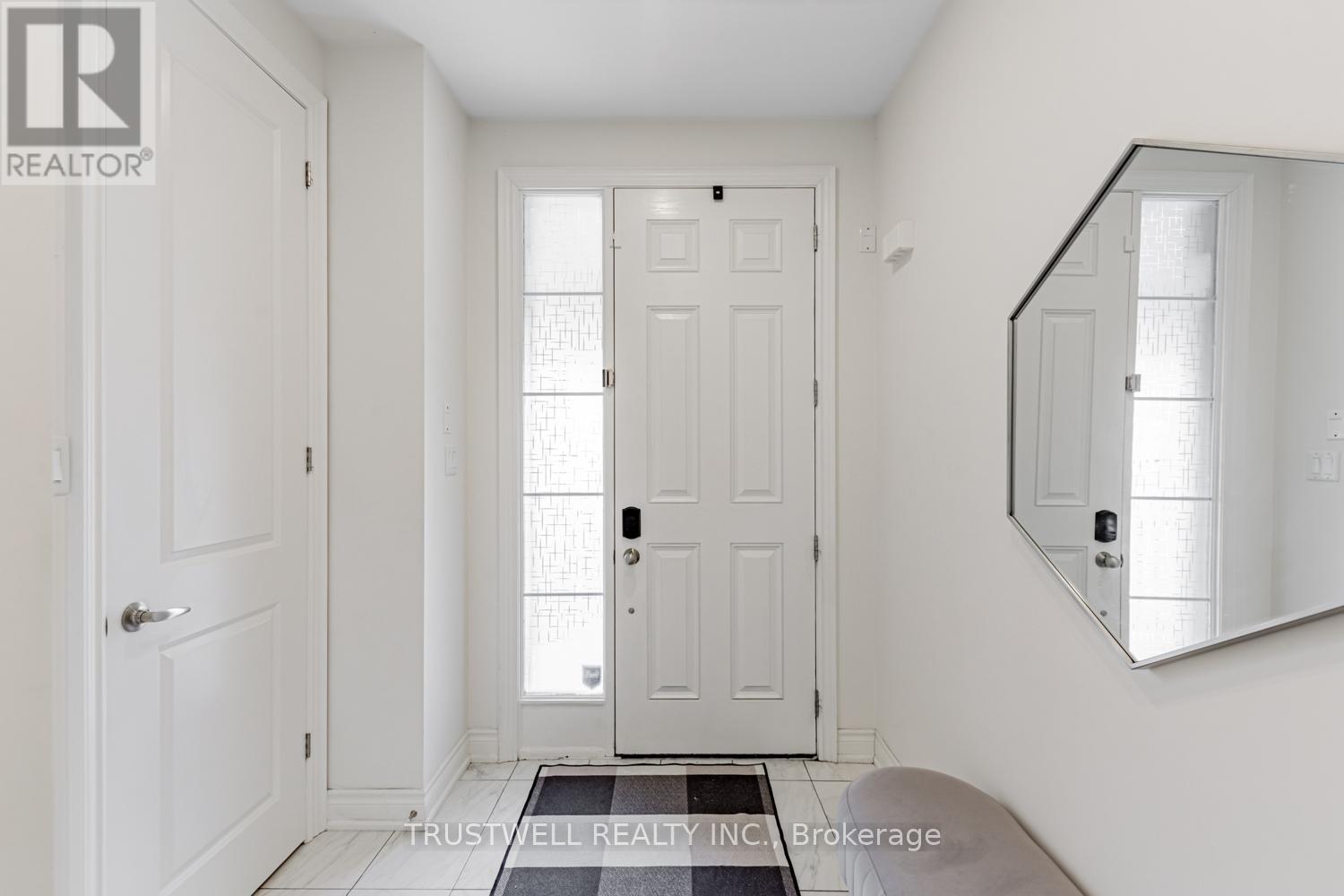 12 Vineyard Drive, Brampton, Ontario  L6Y 2A5 - Photo 3 - W12504118