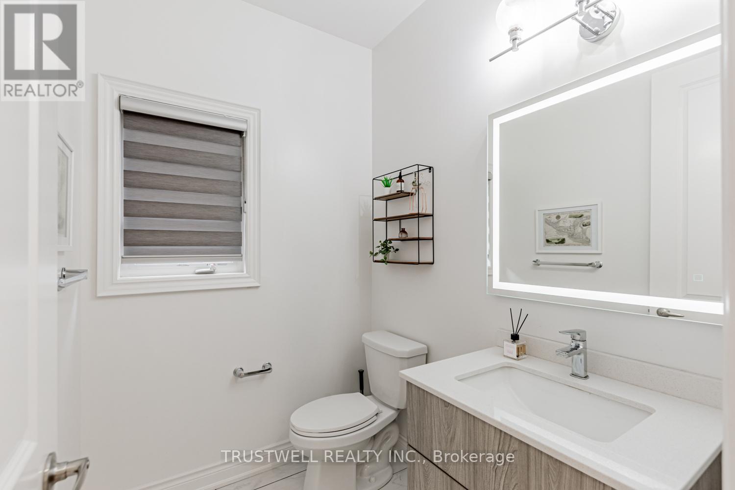 12 Vineyard Drive, Brampton, Ontario  L6Y 2A5 - Photo 4 - W12504118