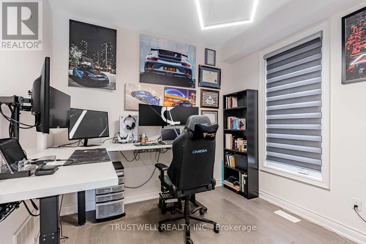 12 Vineyard Drive, Brampton, Ontario  L6Y 2A5 - Photo 5 - W12504118