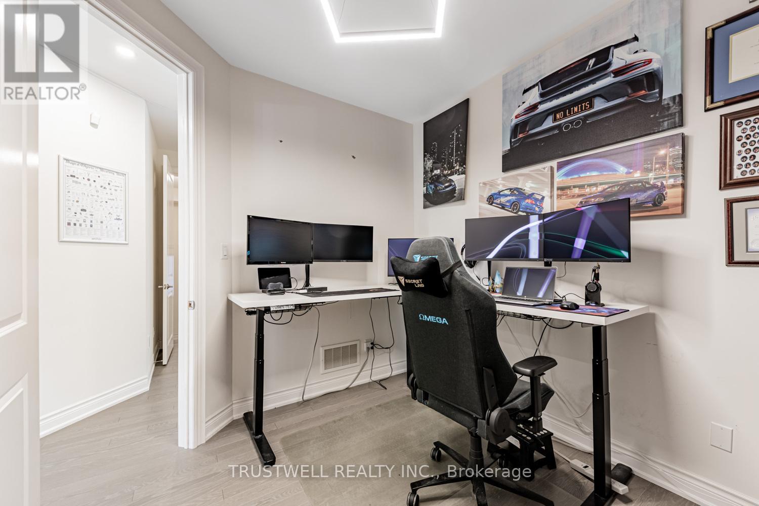 12 Vineyard Drive, Brampton, Ontario  L6Y 2A5 - Photo 6 - W12504118