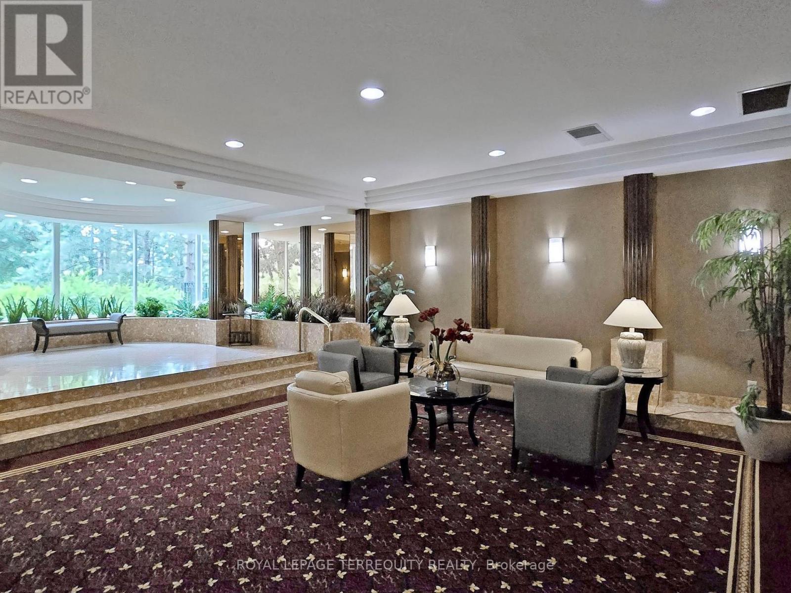 1709 - 24 Hanover Road, Brampton, Ontario  L6S 5K8 - Photo 3 - W12504122