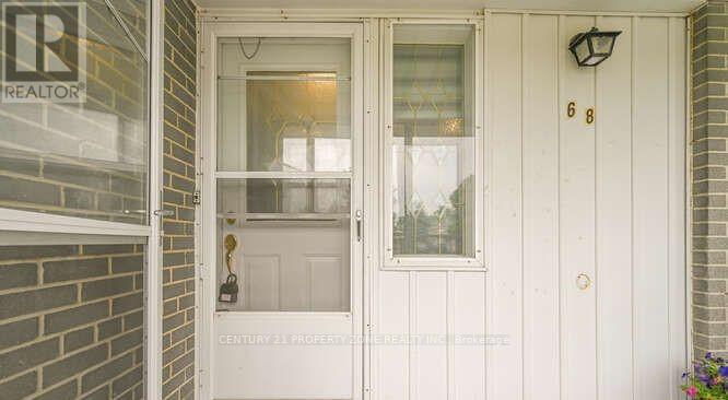 68 Avondale Boulevard, Brampton, Ontario  L6T 1H4 - Photo 3 - W12504164