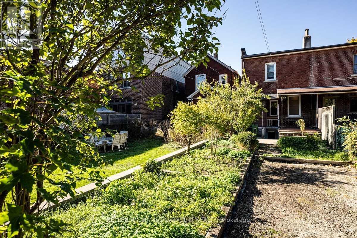 Unit 2 (2nd Fl) - 821 Gladstone Avenue, Toronto, Ontario  M6H 3J7 - Photo 11 - W12504208