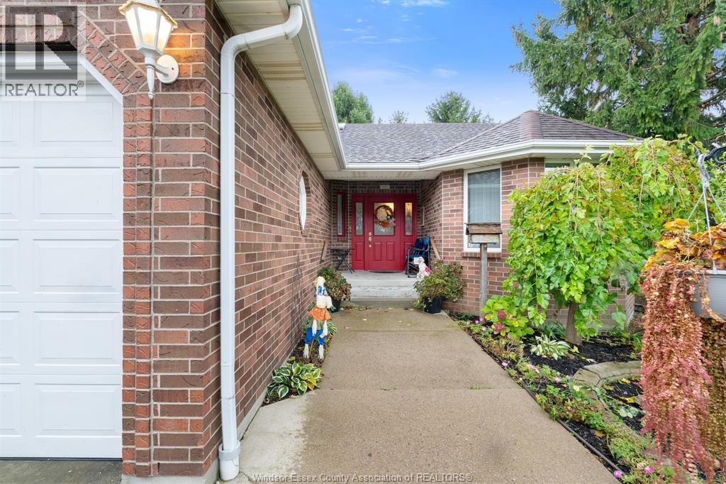 879 Road 2 W, Kingsville, Ontario  N9Y 2E4 - Photo 3 - 25027819