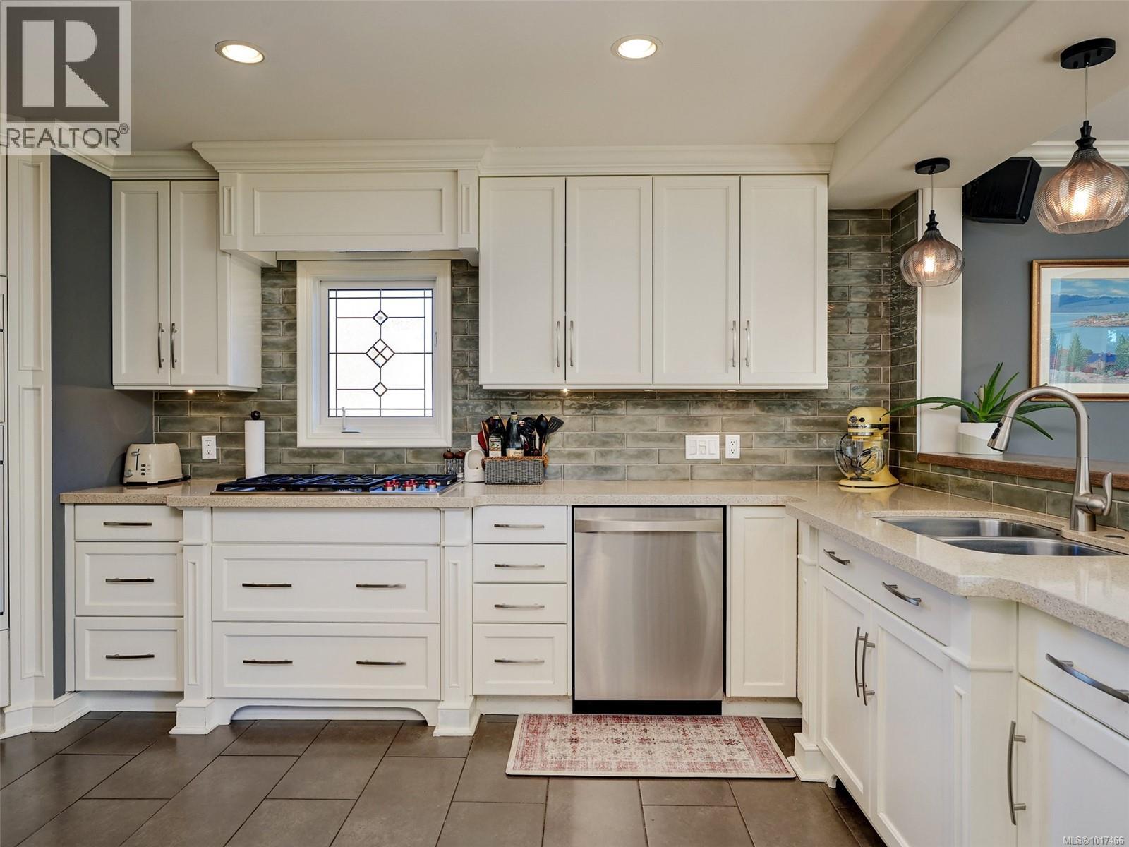 3381 Woodburn Ave, Oak Bay, British Columbia  V8P 5B8 - Photo 10 - 1017466