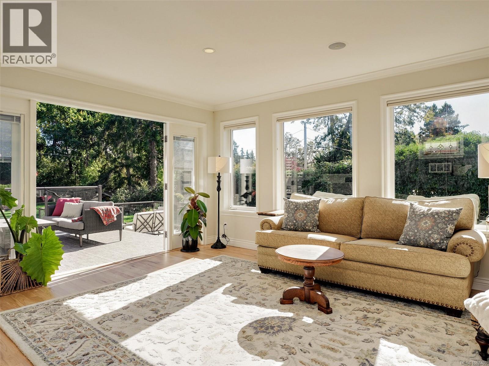 3381 Woodburn Ave, Oak Bay, British Columbia  V8P 5B8 - Photo 13 - 1017466