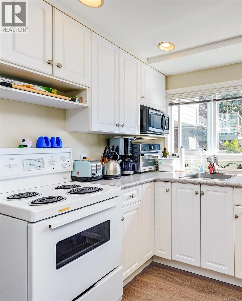 3381 Woodburn Ave, Oak Bay, British Columbia  V8P 5B8 - Photo 37 - 1017466