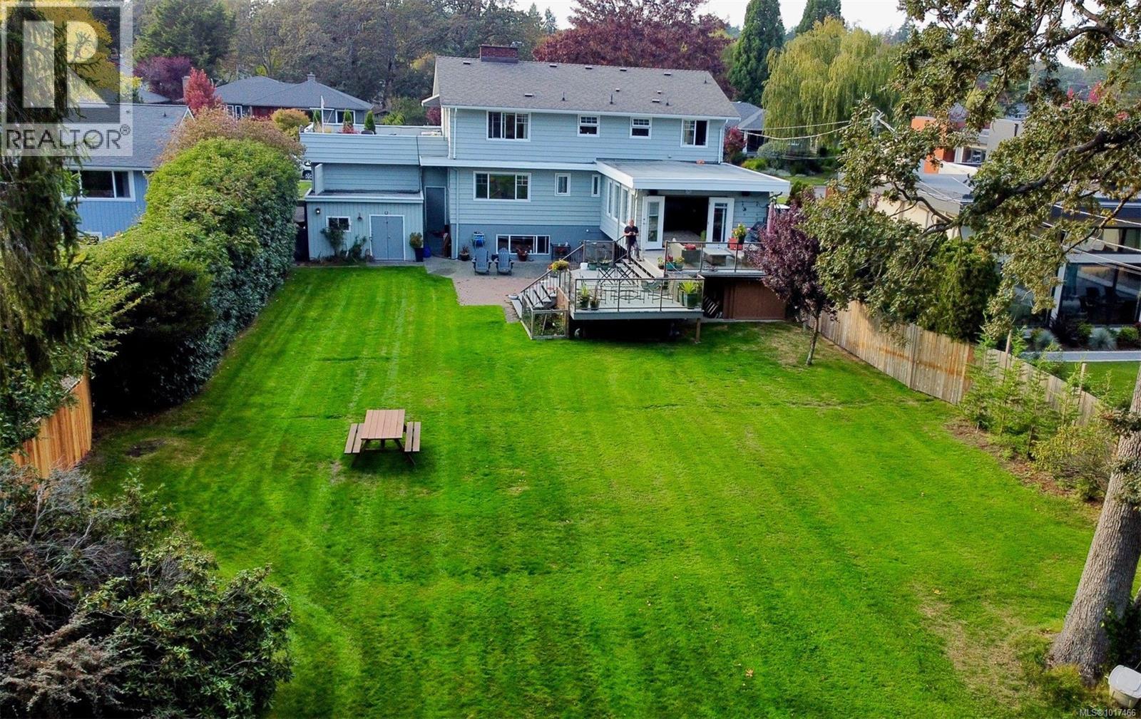 3381 Woodburn Ave, Oak Bay, British Columbia  V8P 5B8 - Photo 45 - 1017466