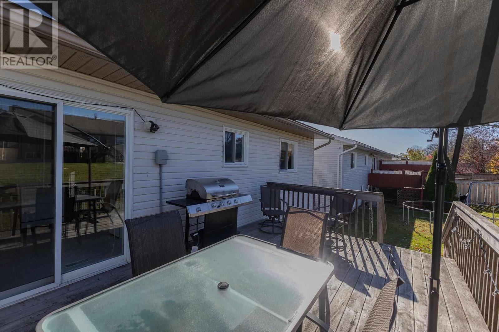 933 Lake St, Sault Ste. Marie, Ontario  P6B 6K4 - Photo 6 - SM253143