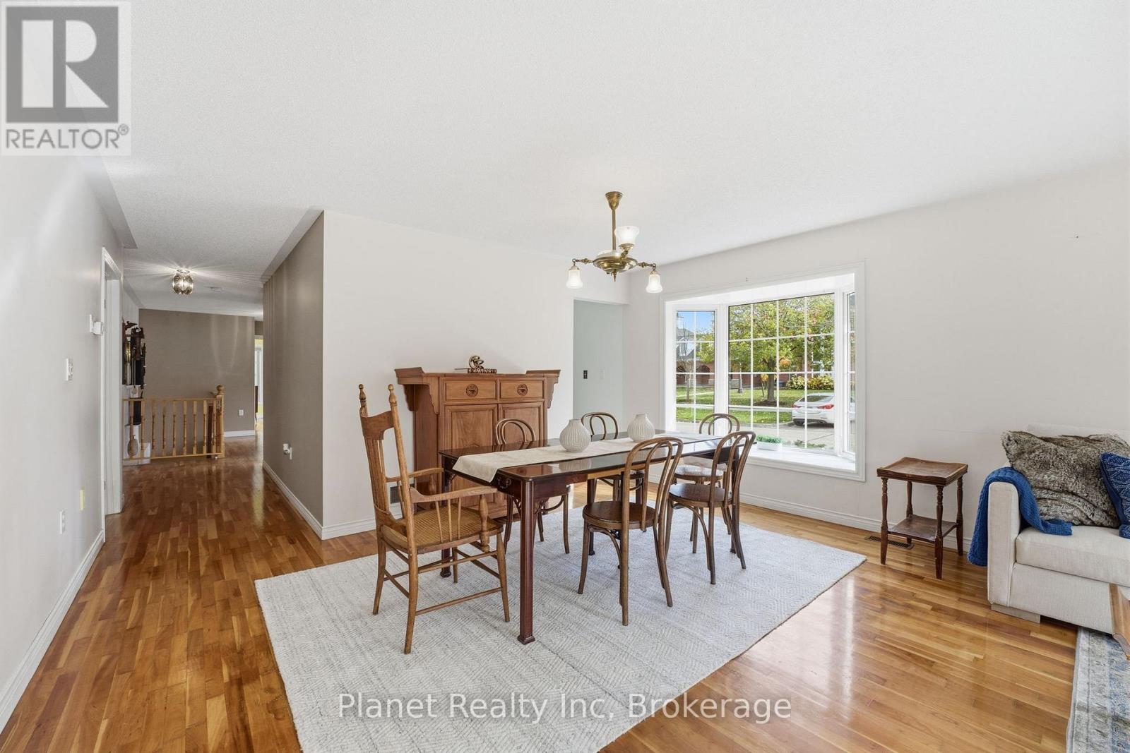 27 Village Green Drive, Guelph, Ontario  N1G 4X7 - Photo 11 - X12504372