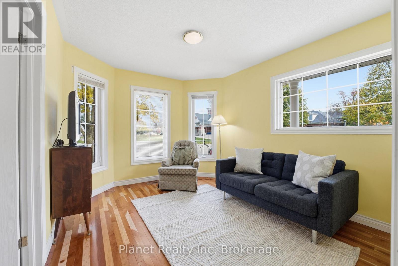 27 Village Green Drive, Guelph, Ontario  N1G 4X7 - Photo 18 - X12504372