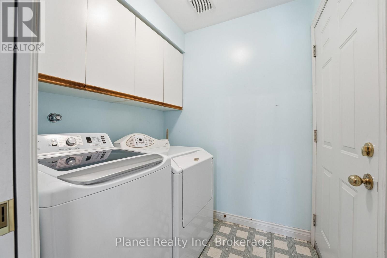 27 Village Green Drive, Guelph, Ontario  N1G 4X7 - Photo 20 - X12504372