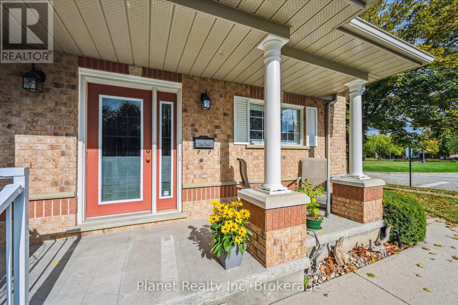 27 Village Green Drive, Guelph, Ontario  N1G 4X7 - Photo 3 - X12504372