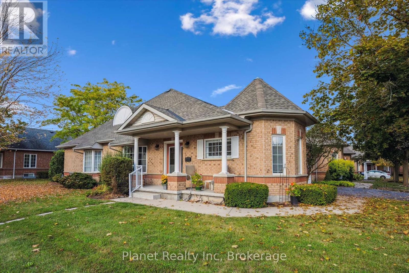 27 Village Green Drive, Guelph, Ontario  N1G 4X7 - Photo 4 - X12504372