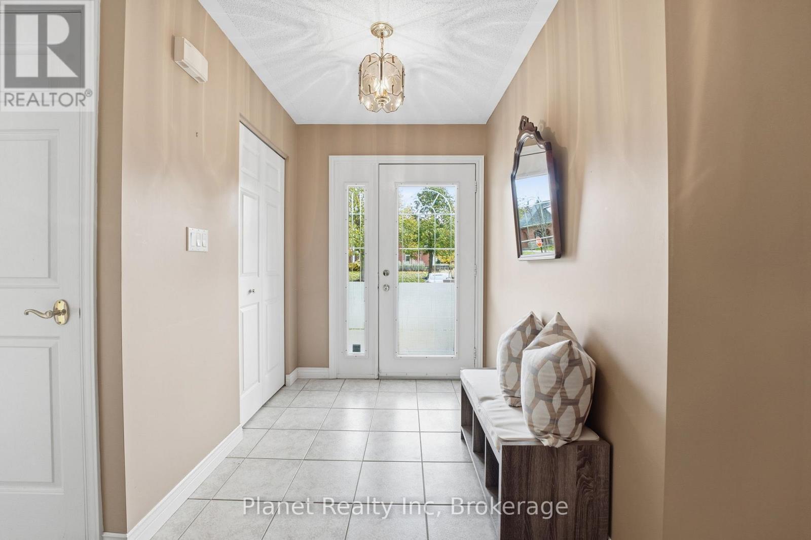 27 Village Green Drive, Guelph, Ontario  N1G 4X7 - Photo 5 - X12504372