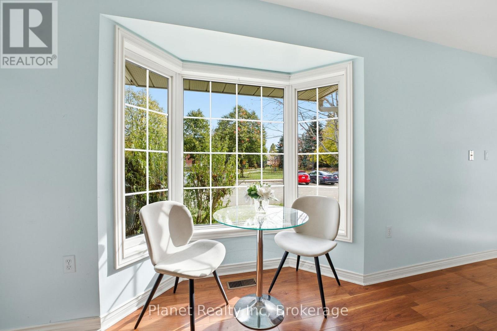 27 Village Green Drive, Guelph, Ontario  N1G 4X7 - Photo 6 - X12504372