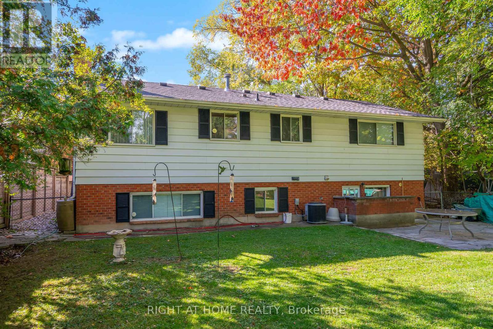 225 Anne Street, Niagara-On-The-Lake, Ontario  L0S 1J0 - Photo 31 - X12504096