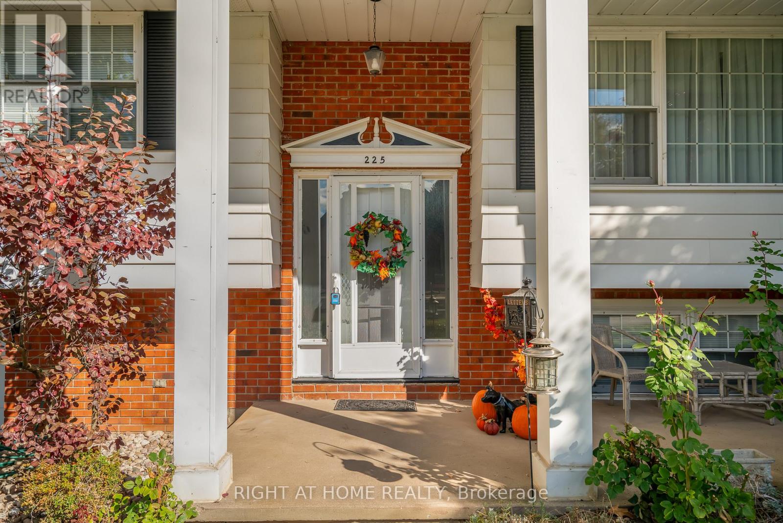 225 Anne Street, Niagara-On-The-Lake, Ontario  L0S 1J0 - Photo 7 - X12504096